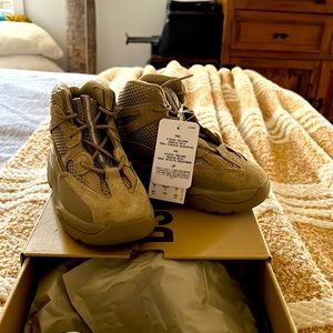 Adidas Yeezy high top never worn still has tags